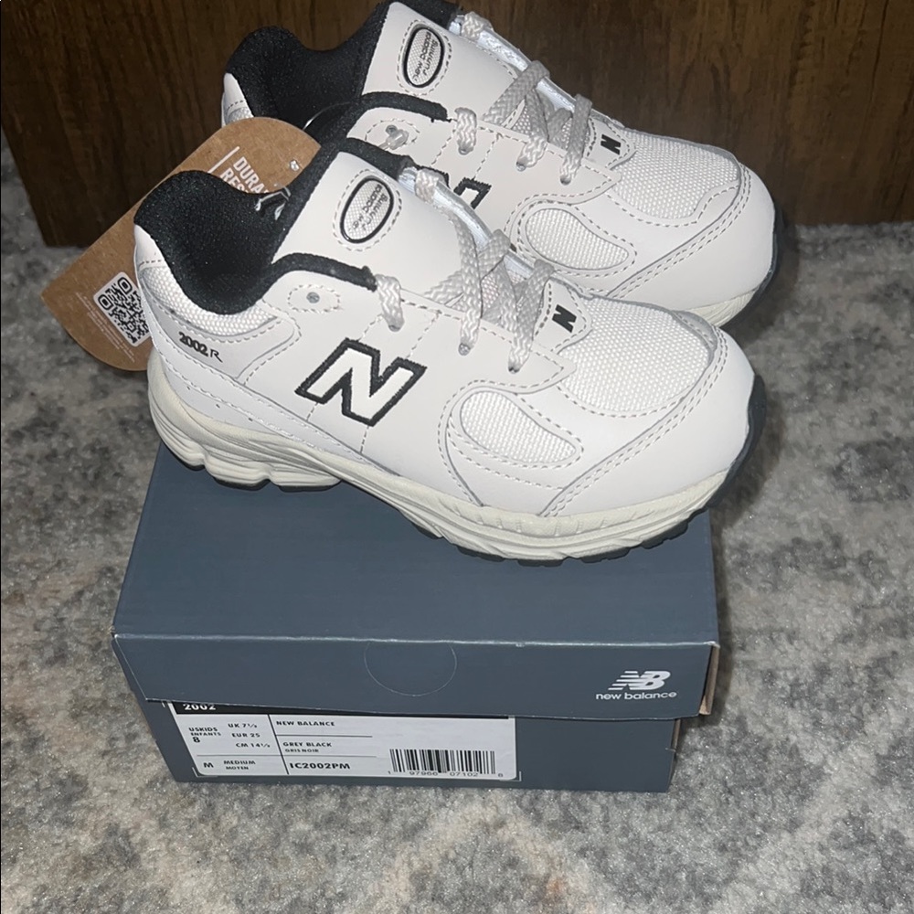 Toddler New Balance - brand new 8